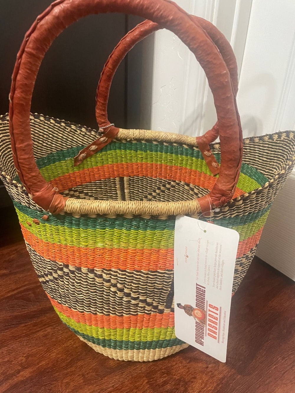 Handwoven Multicolor Straw Bolga basket with Brown Leather Handles - Picture 3 of 8